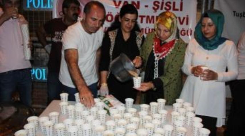 Van-şişli &Ouml;ğretmenevi&rsquo;nden Demokrasi N&ouml;beti Tutanlara İkram