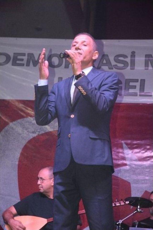 Mustafa Yıldızdoğan Giresun’da Demokrasi Nöbetine Destek Verdi.