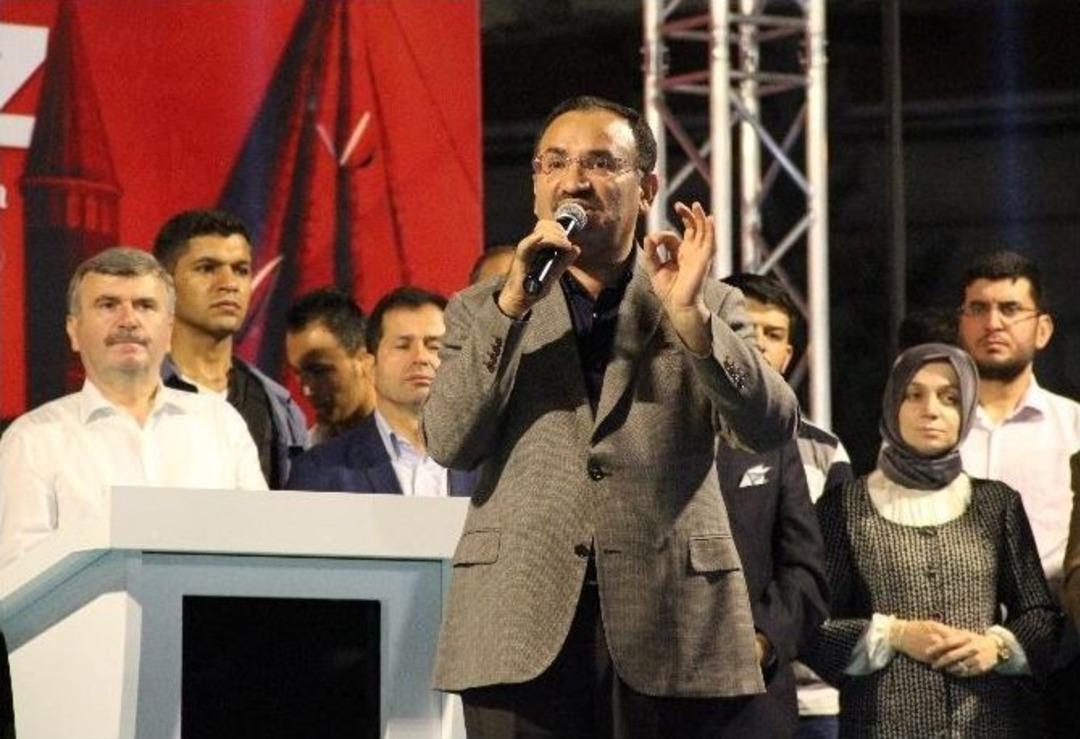 Konya&rsquo;da Demokrasi N&ouml;beti S&uuml;r&uuml;yor