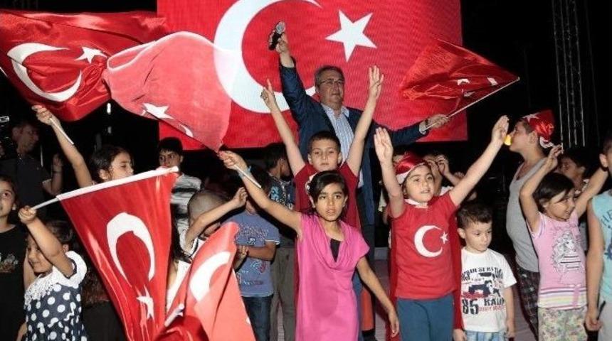 Birlik Ve Beraberlik İçinde Demokrasi Nöbeti 17. Gününe Girdi