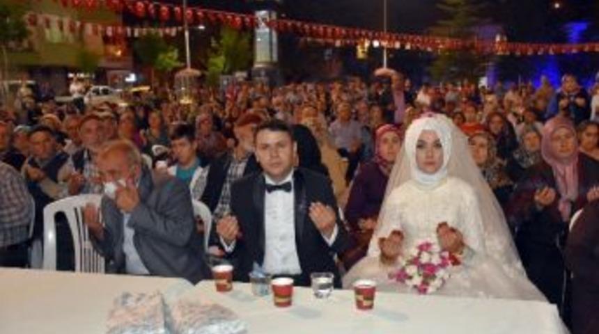 Gelin Ve Damattan Demokrasi Nöbetine Destek