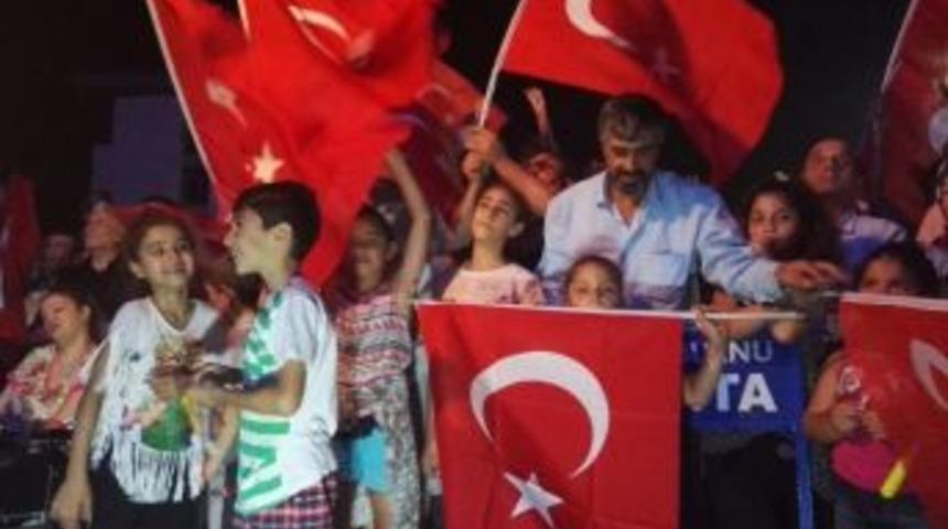 Demokrasi N&ouml;beti Zeytinburnu&rsquo;nda T&uuml;m Hızıyla Devam Ediyor