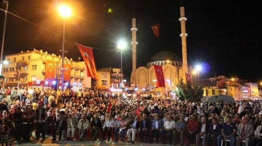 Develi Halkı G&uuml;nd&uuml;z İşinde Gece Demokrasi N&ouml;betinde