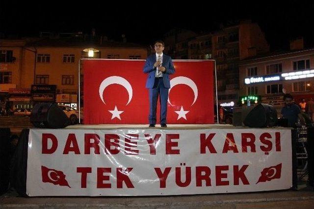 Develi Halkı Gündüz İşinde Gece Demokrasi Nöbetinde