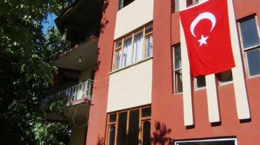 Şehit Ateşi Erciş&rsquo;e D&uuml;şt&uuml;