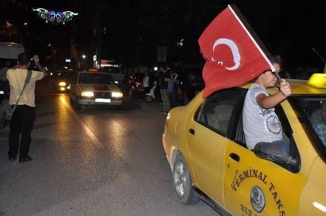 Bilecikli Taksicilerden Demokrasi Nöbetine Destek