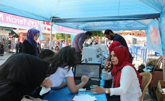 Eyüp’te Üniversite Adayları İçin Tercih Çadırı Kuruldu