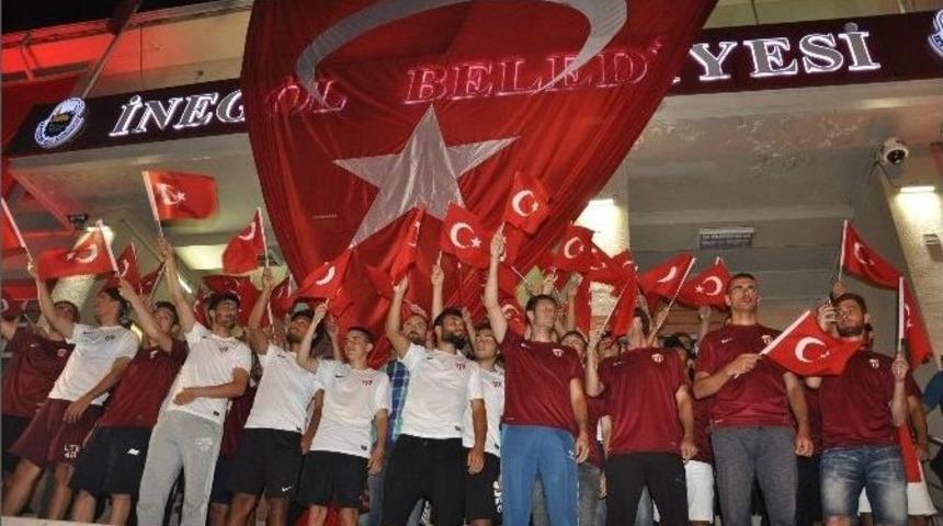 Bordo Beyazlılar Demokrasi N&ouml;betinde