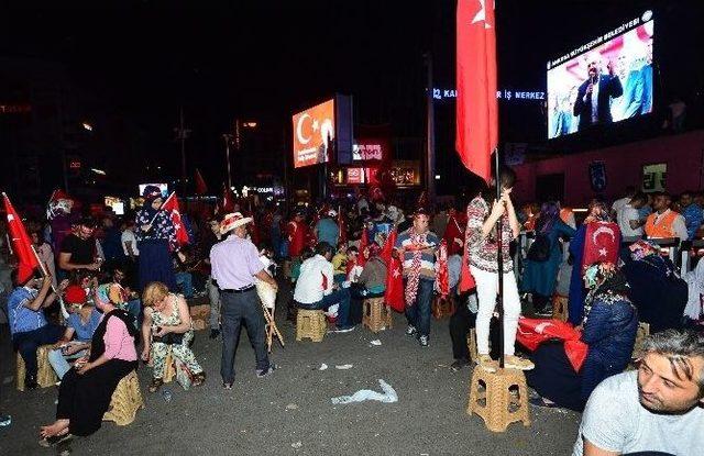 Tbmm Başkanı Kahraman, 15 Temmuz Kızılay Demokrasi Meydanı’nda Milli İrade Nöbetine Katıldı