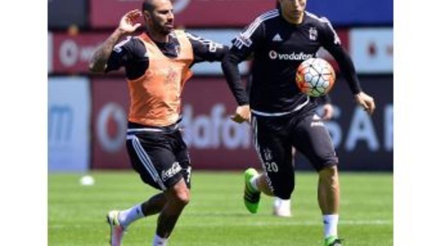 Necip Uysal: &ldquo;futbolu Beşiktaş&rsquo;ta Bırakmak İstiyorum&rdquo;