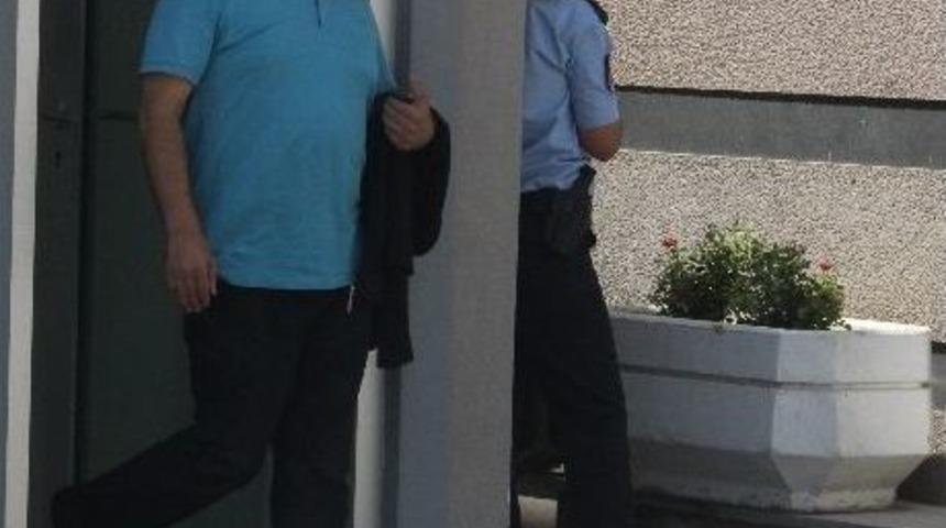 Hakkında G&ouml;zaltı Kararı Olan İşadamı Teslim Oldu