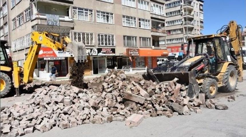 Kocasinan Belediyesi Mehmet Akif Caddesini Yeniliyor