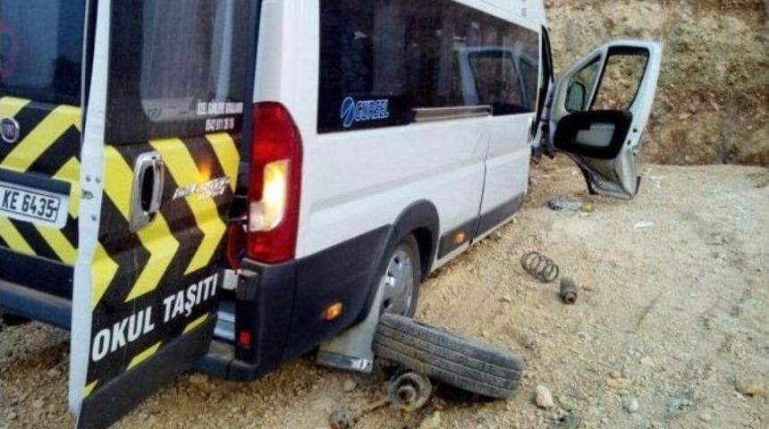 Boz&uuml;y&uuml;k&rsquo;te Trafik Kazası: 13 Yaralı