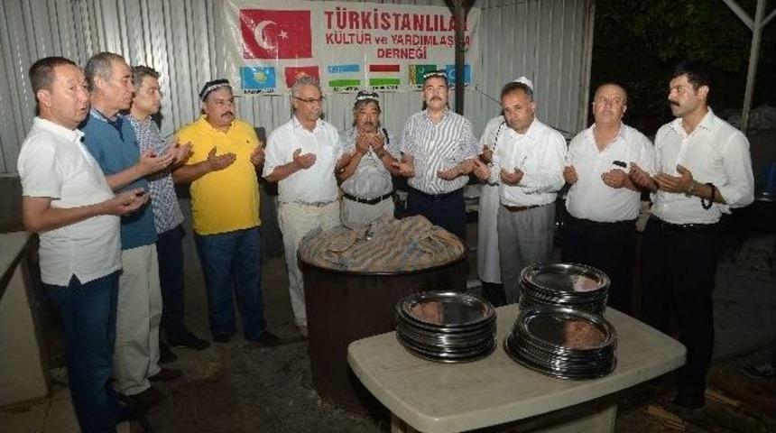 T&uuml;rkistanlılar Derneği Demokrasi Şehitleri İ&ccedil;in Mevlit Okuttu