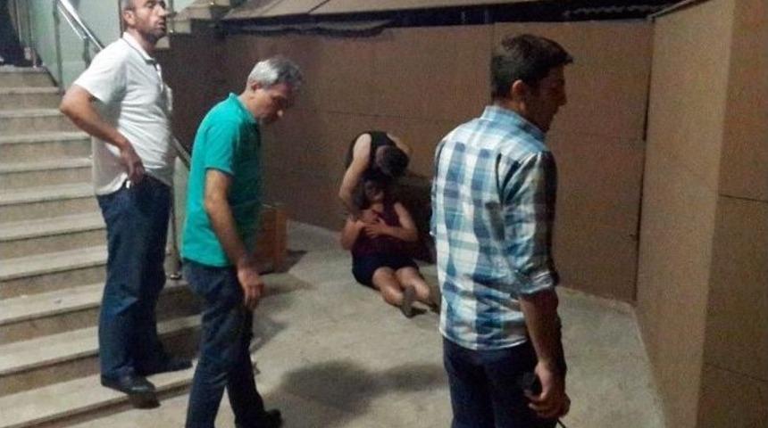 Dost Hayatı Yaşadığı Kadını Bı&ccedil;akladı