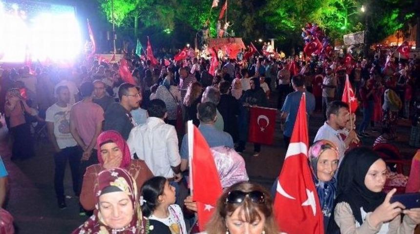 Çorlu Demokrasi Nöbetini Bırakmıyor