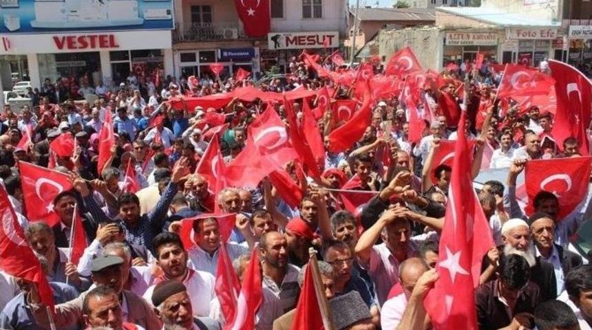 Horasan&rsquo;da Demokrasi Y&uuml;r&uuml;y&uuml;ş&uuml;