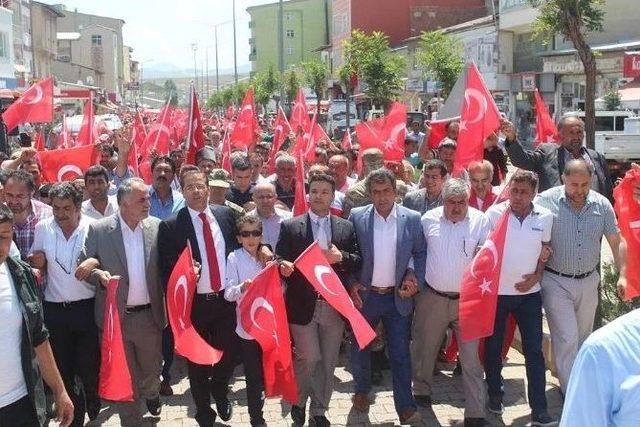 Horasan’da Demokrasi Yürüyüşü