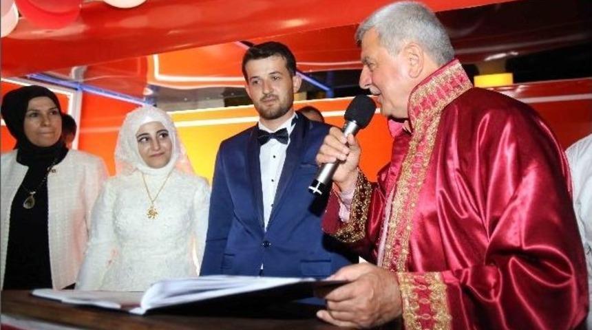 Başkan Karaosmanoğlu, Darıca&rsquo;da Milli İrade &Ccedil;iftinin Nikahını Kıydı