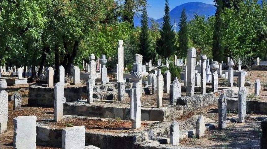 Tarihi İlbade Mezarlığı Kazı &Ccedil;alışmaları Dokuzuncu Yılına Girdi