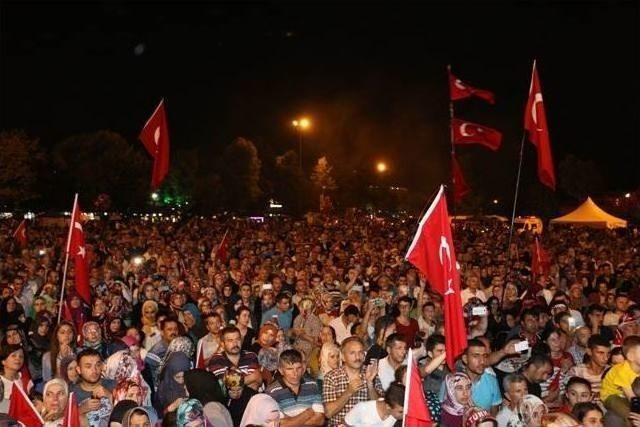 Düzce Ve İlçelerinde Demokrasi Nöbetleri Devam Ediyor