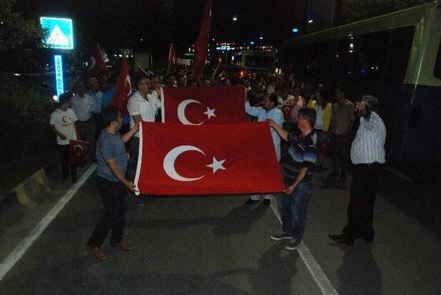 Şifa Veren Eller Milli İrade Ve Demokrasi Yürüyüşünde Buluştu