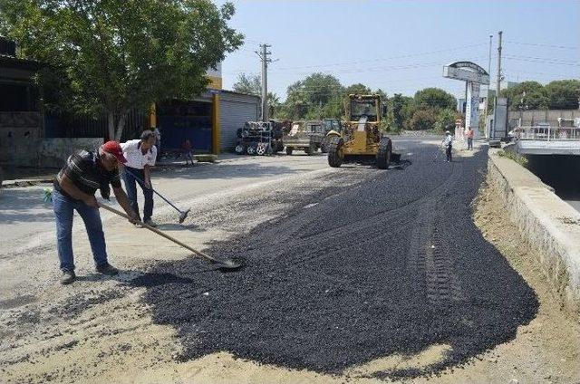 Turgutlu Belediyesi’nden Yol Yapım Çalışması