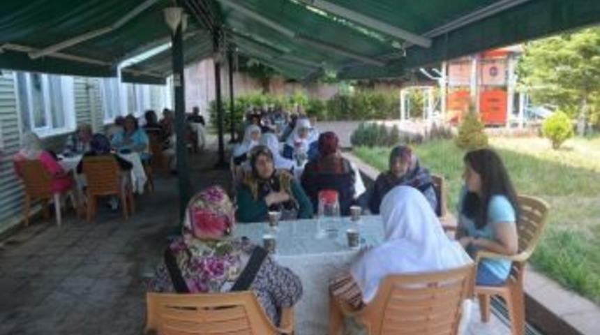 Yaşlılar,şehitler İ&ccedil;in Mevl&uuml;t Okuttu