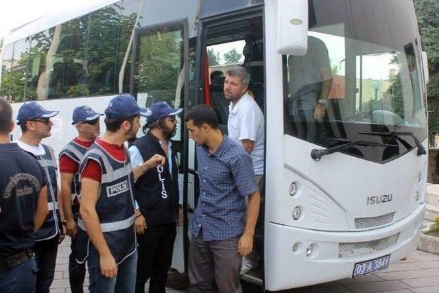 Fetö Soruşturmasında Gözaltına Alınan 25 Polis Adliyeye Sevk Edildi