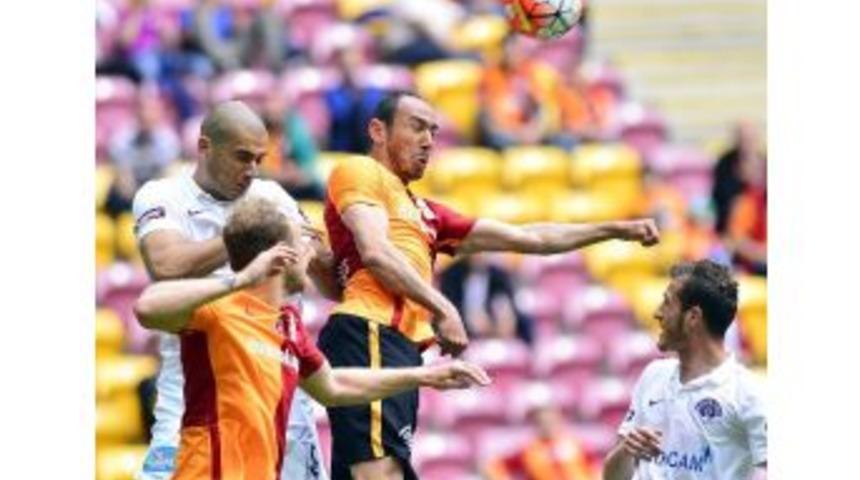 Galatasaray Eren Derdiyok’u Borsaya Bildirdi