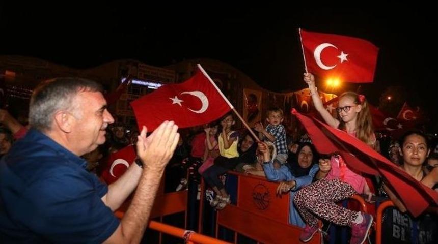 Sakarya B&uuml;y&uuml;k Mitinge Meydanda Hazırlanıyor