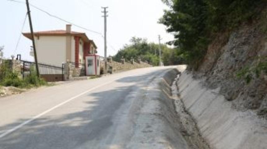 Sapanca’da Beton Yağmur Suyu Kanallarına Düzenleme Yapıldı