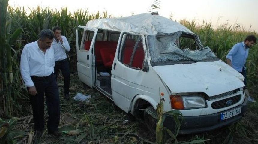 Batman&rsquo;da Trafik Kazası: 2 &Ouml;l&uuml;, 12 Yaralı