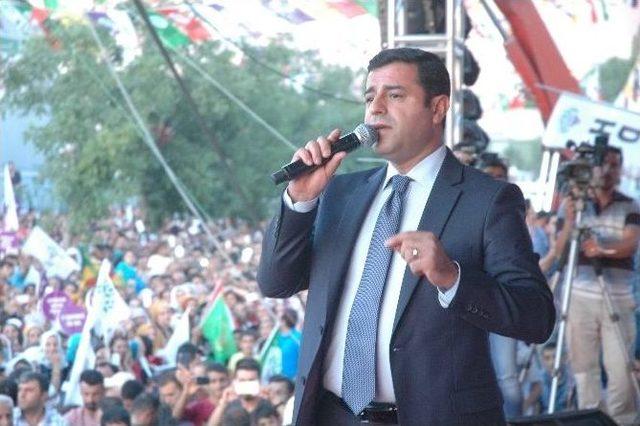 Van’da Hdp’den ‘darbeye Hayır Demokrasi Hemen Şimdi’ Mitingi