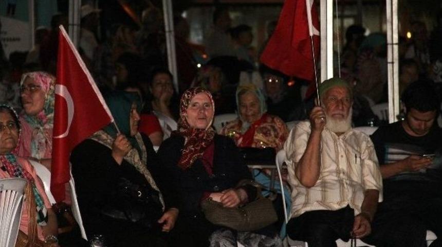 &Ccedil;anakkale&rsquo;de Demokrasi N&ouml;beti S&uuml;r&uuml;yor