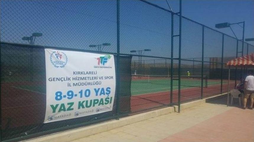Minikler Tenis Turnuvası Başladı