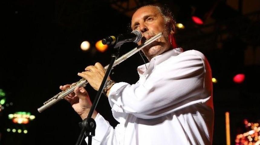 B&uuml;y&uuml;k&ccedil;ekmece Festivali&rsquo;nde Fatih Erko&ccedil; Konseri