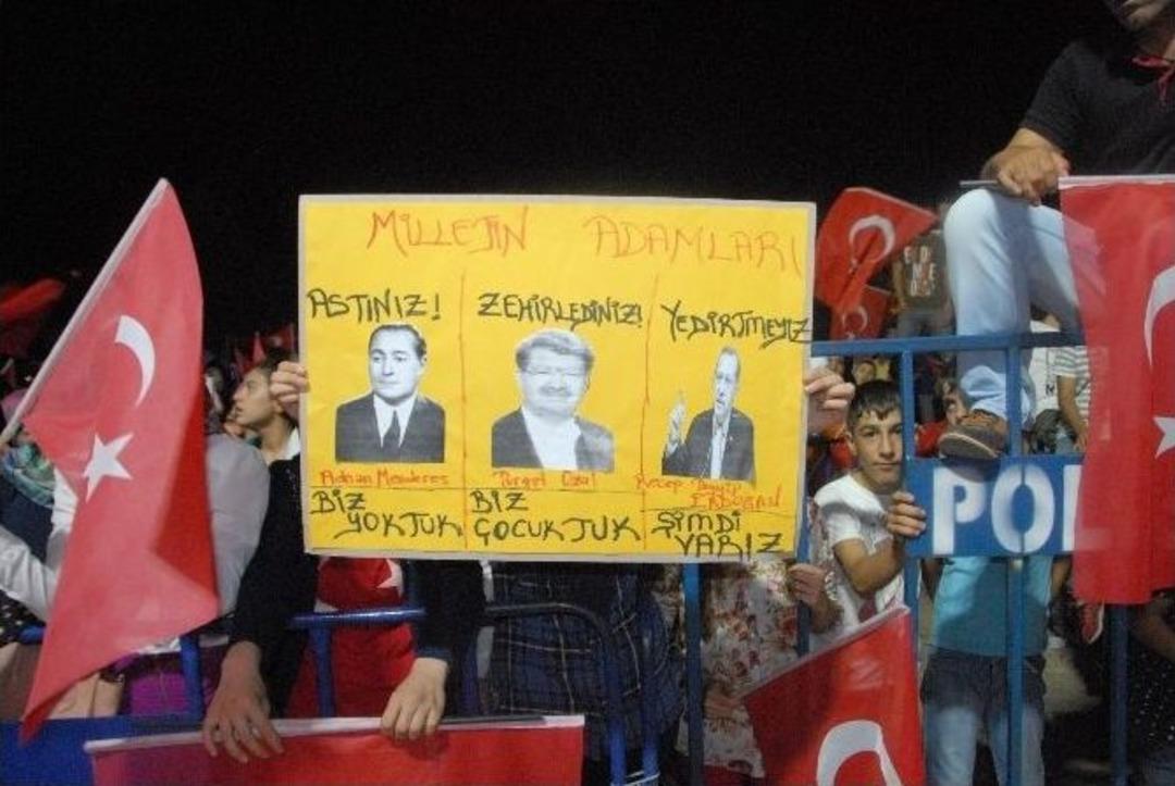 Diyarbakırlılar Demokrasi N&ouml;betine Devam Ediyor