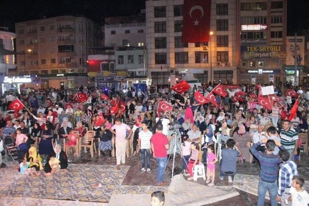 Demokrasi N&ouml;beti 18. G&uuml;n&uuml;nde İlahiler İle S&uuml;rd&uuml;