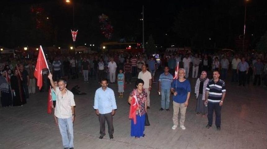 Demokrasi Bek&ccedil;ileri Şehitler İ&ccedil;in &Uuml;z&uuml;ld&uuml;