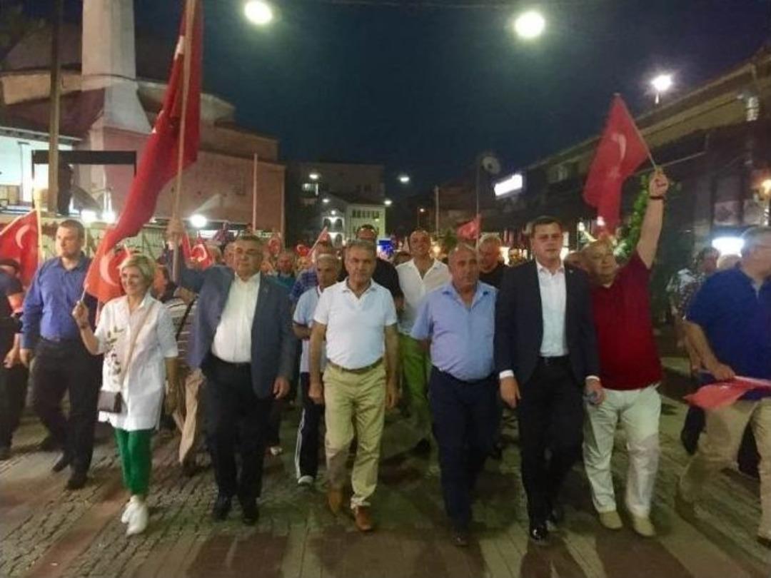 70 Metrelik Bayrakla Demokrasi Y&uuml;r&uuml;y&uuml;ş&uuml;