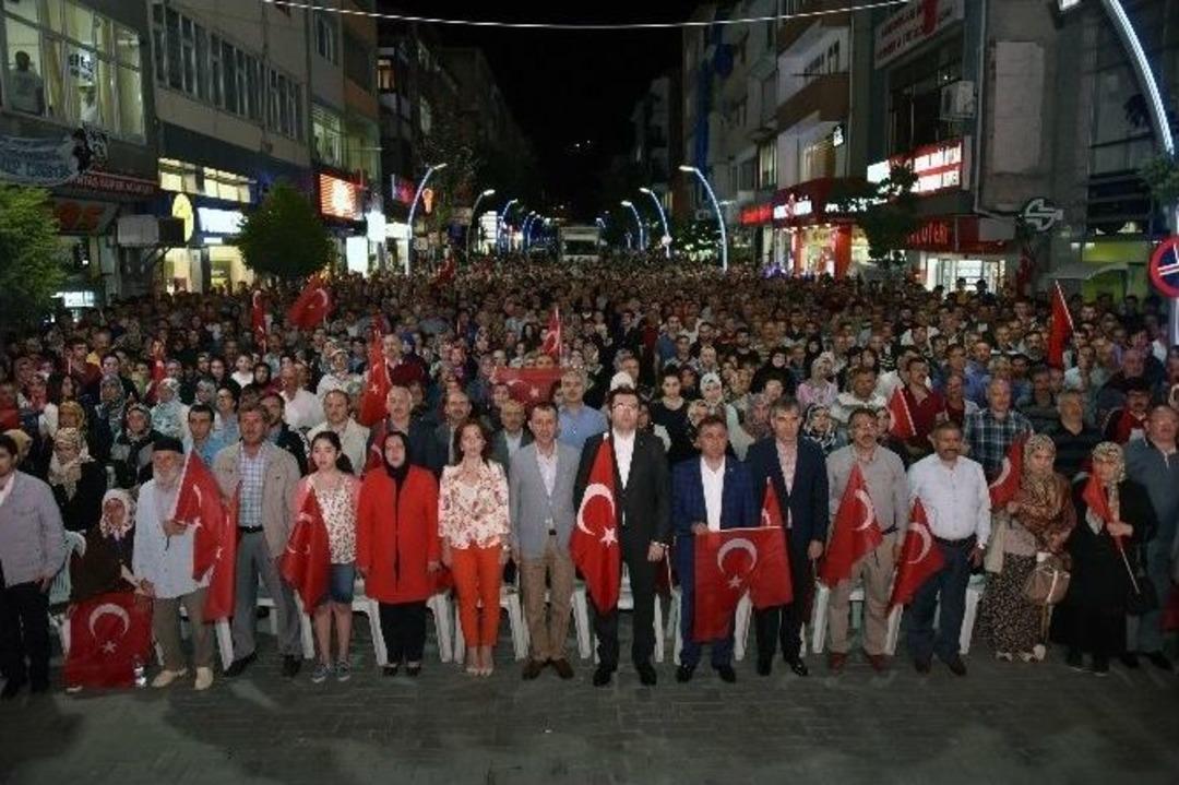 &Uuml;nl&uuml; Sanat&ccedil;ı Mustafa Yıldızdoğan: &ldquo;bu Darbe Bir Hainliktir, Şerefsizliktir&rdquo;