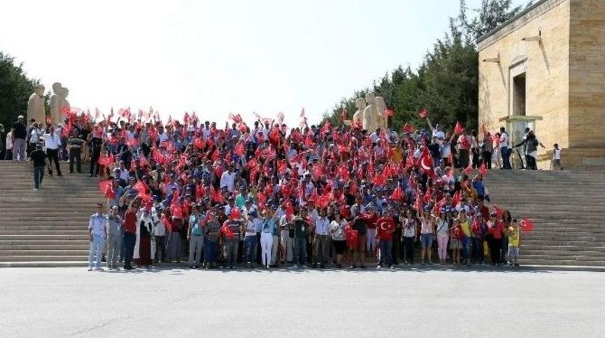 Anıtkabir&rsquo;i Gezen Vatandaşlardan Başkan &Ccedil;er&ccedil;ioğlu&rsquo;na Teşekk&uuml;r