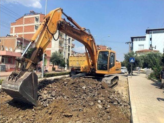 Büyükşehir, Yol Yenileme Çalışmalarına Devam Ediyor