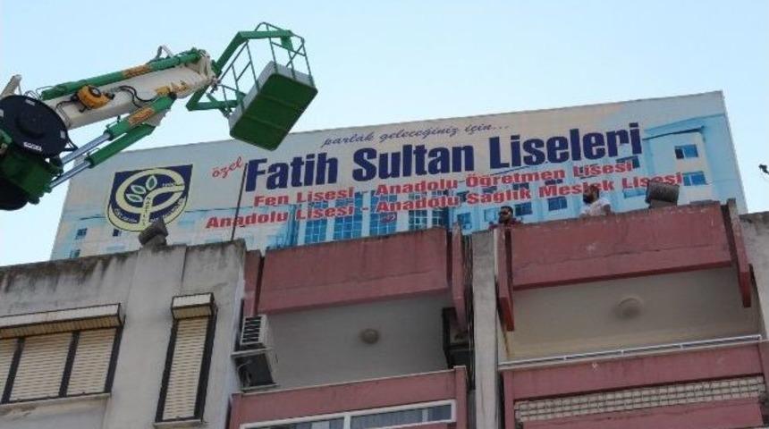 Cemaatin Reklam Panoları S&ouml;k&uuml;ld&uuml;