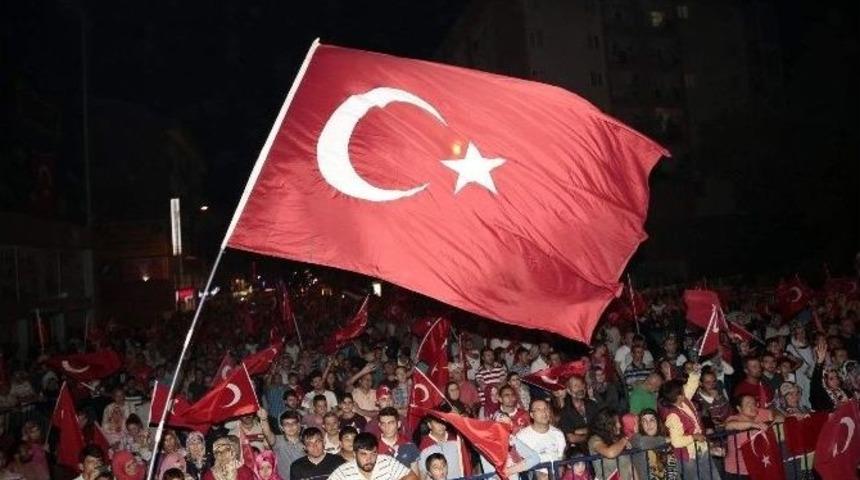 Demokrasi N&ouml;betinin 18. G&uuml;n&uuml; Meydanlar Yine Doldu