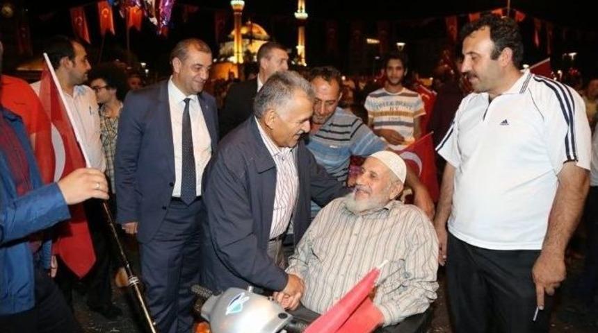 Parola:&ldquo;tek Millet, Tek Devlet, Tek Bayrak, Tek Vatan"