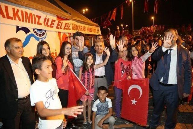 Parola:“tek Millet, Tek Devlet, Tek Bayrak, Tek Vatan