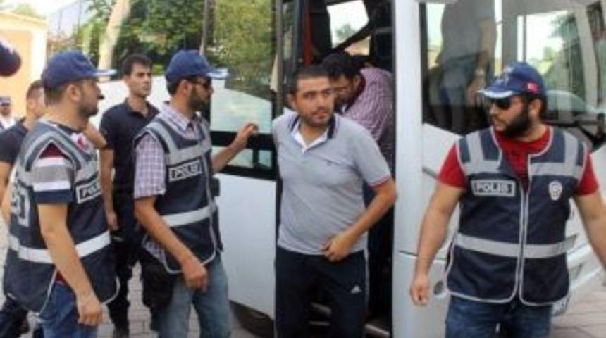 Afyonkarahisar&rsquo;da Fet&ouml; Operasyonunda 24 Polis Tutuklandı