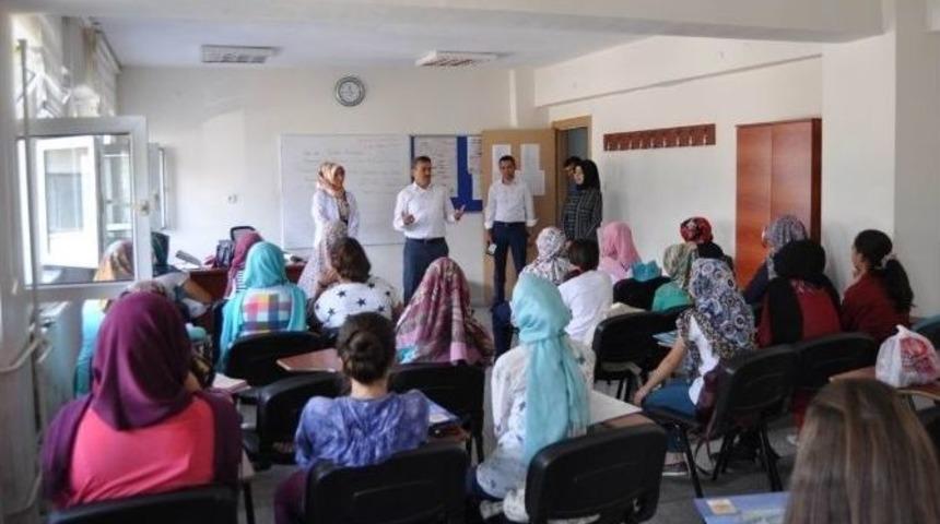 Başkan Tutal, Komek &Ouml;ğrencilerini Ziyaret Etti